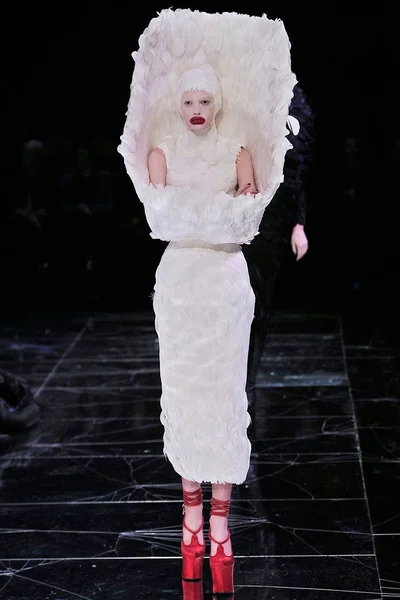 Look 44